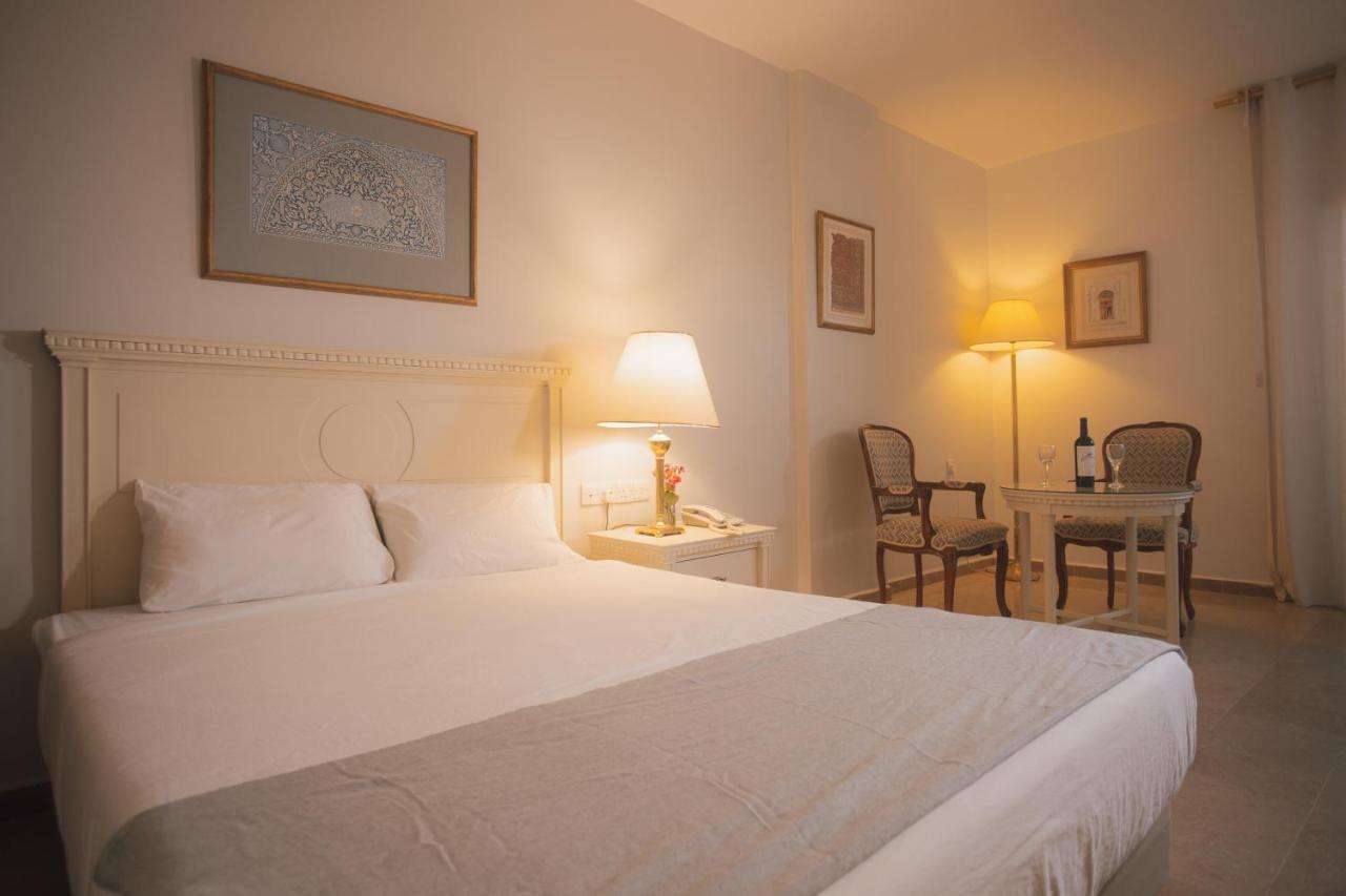 Grand Hotel